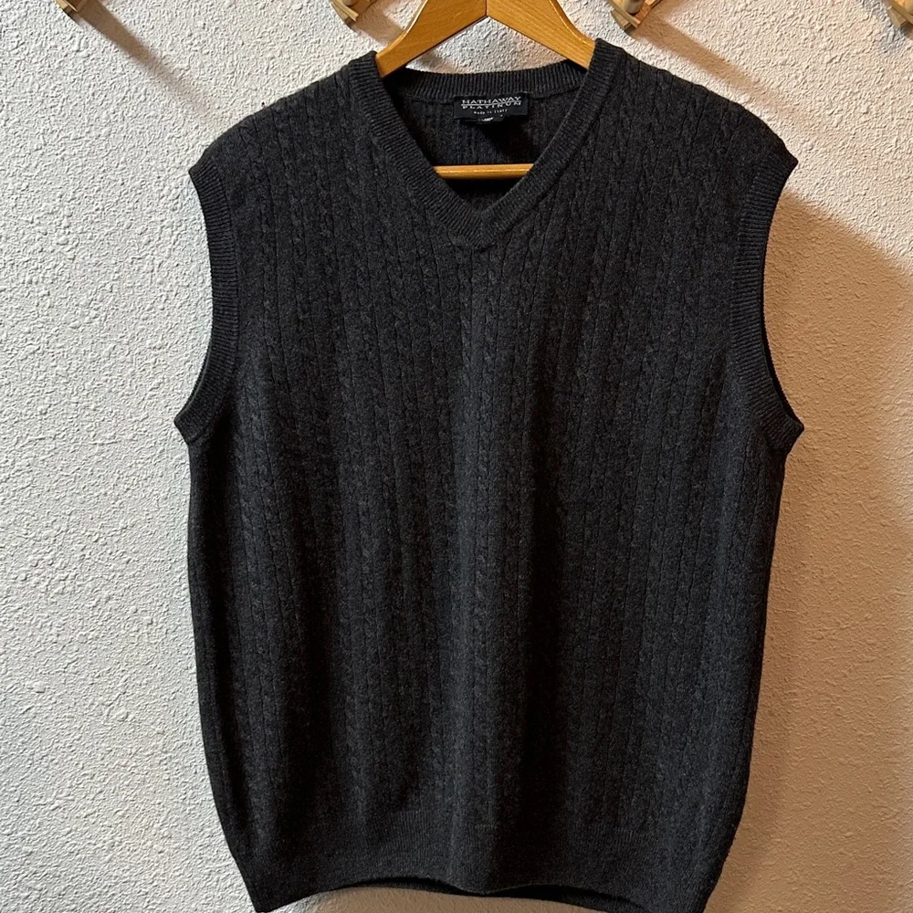 VTG Italy 100% cashmere cable-knit V-neck sweater vest in gray Men’s L